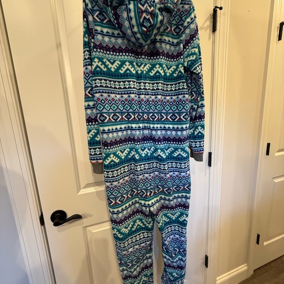 Cozy Blue Patterned Hooded Pajama Set - Picture 12 of 13